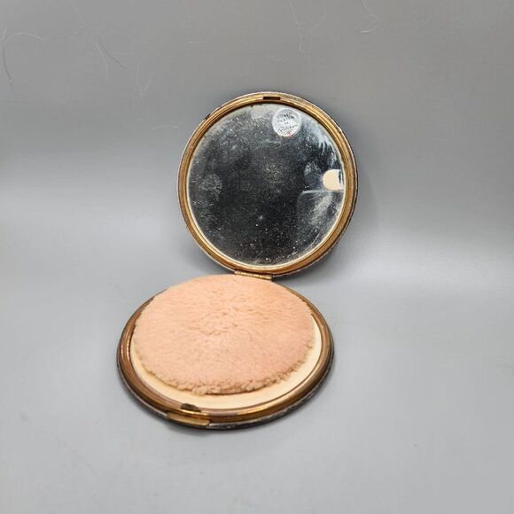 Pilcher Silver Plated Vintage Floral Mirror Compact with Puff Used 3.75 inches - Picture 3 of 7